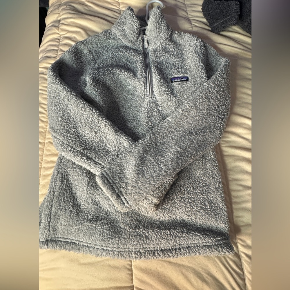Grey Patagonia half zip XS
